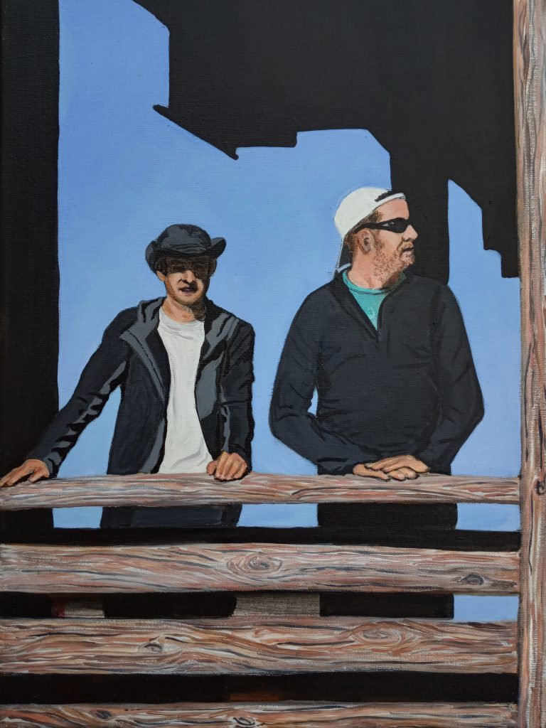 Ambiance vacances, portrait 2 hommes, au balcon d'un chalet